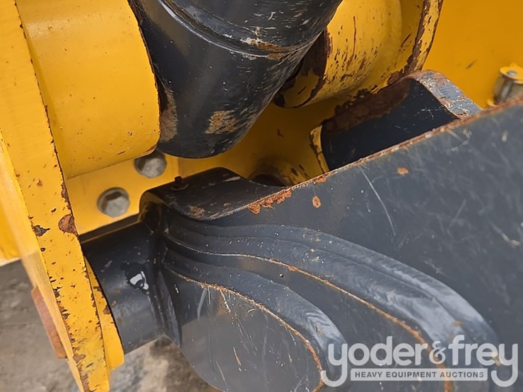 2019-deere-850l-lgp-image-52