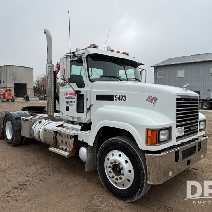 2017 MACK PINNACLE CHU613