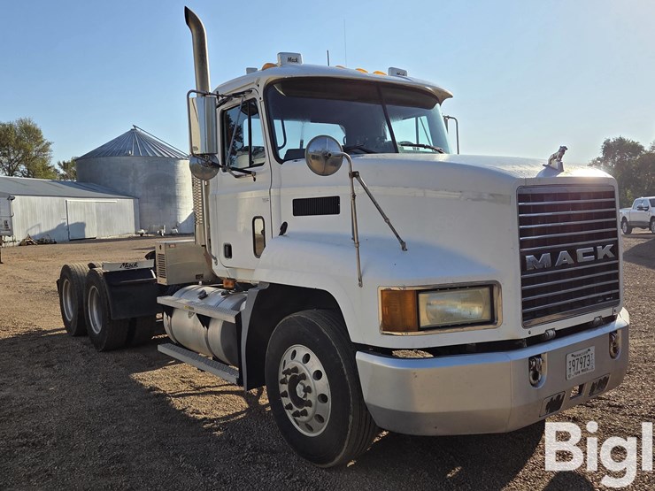 2002-mack-ch613-image-3