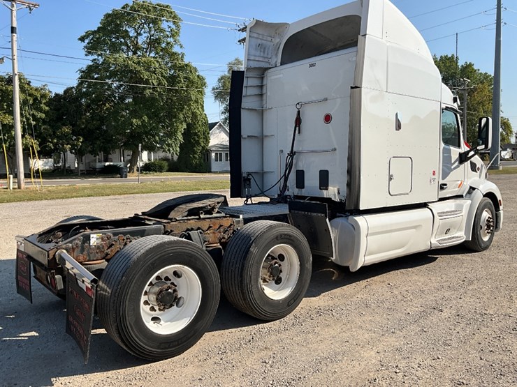 2014-peterbilt-579-image-9