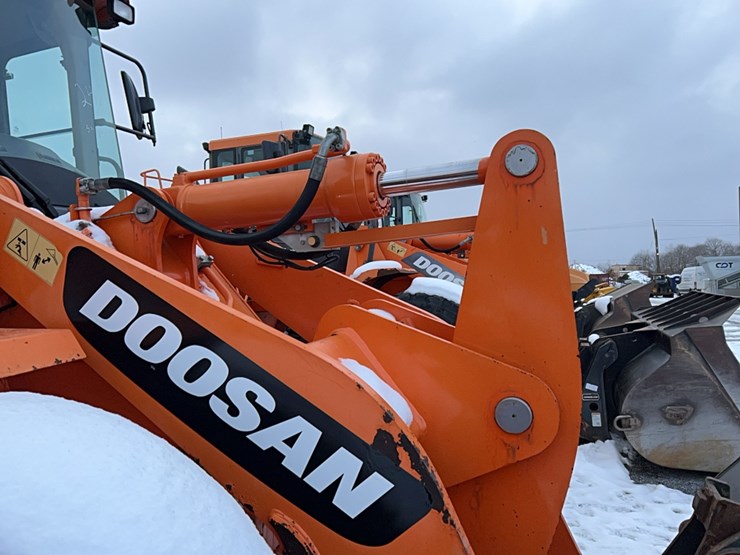 2015-doosan-dl250-3-image-10