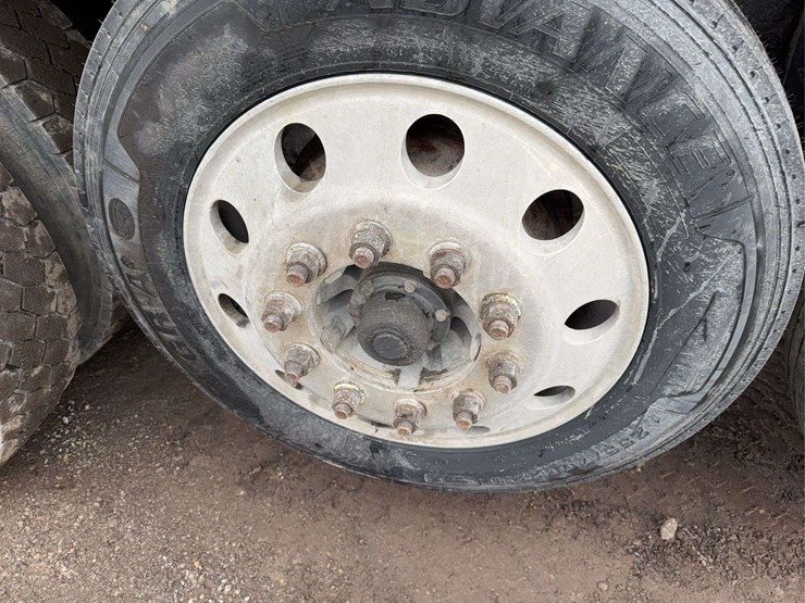 2010-kenworth-t800-image-23