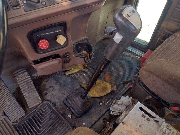 peterbilt-388-image-13