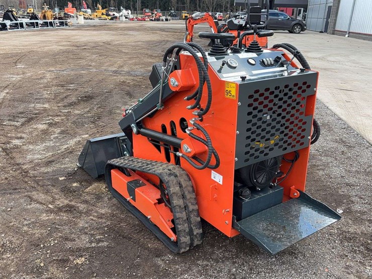 landhero-mini-stand-on-skid-loader-image-5