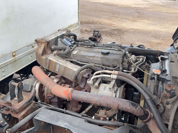 2008-isuzu-npr-image-27