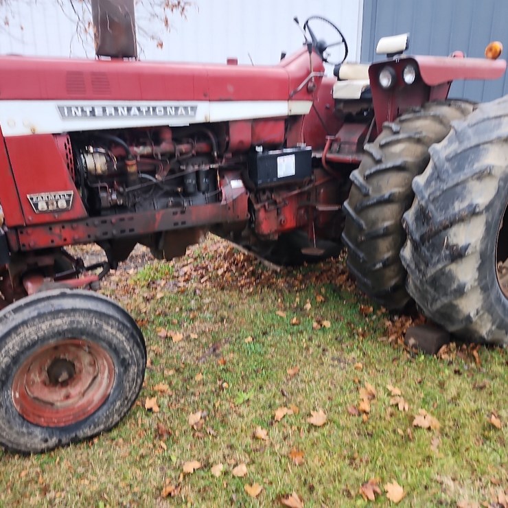 1969 IH 826 diesel tractor