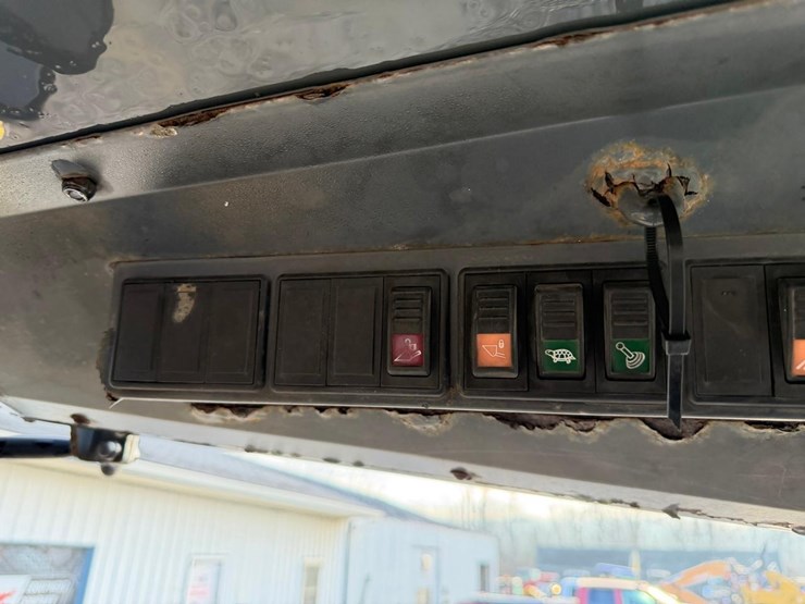 2014-deere-304k-image-24