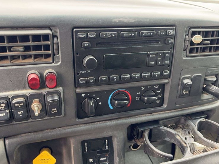 2009-ford-f750-image-42