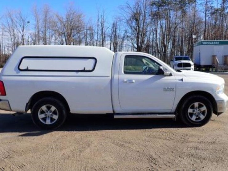 ram-1500-slt-image-4