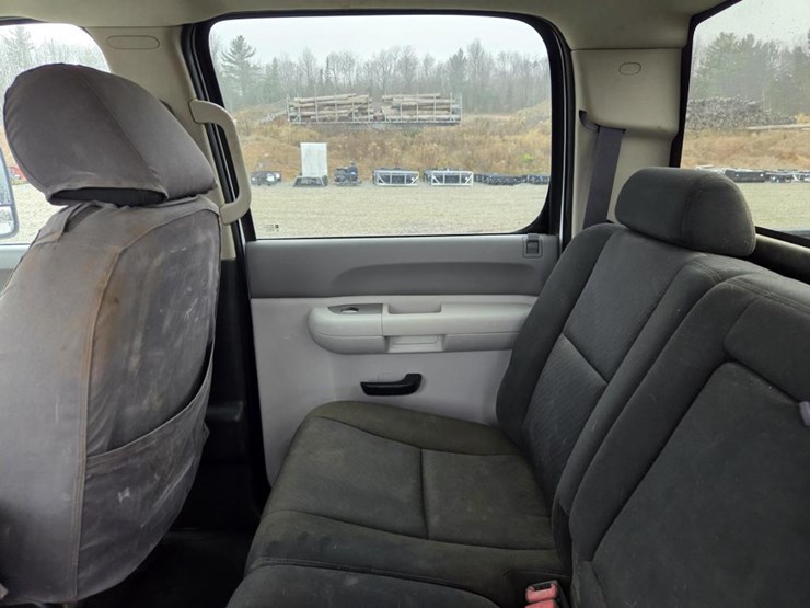 2011-gmc-2500-image-47