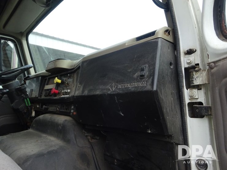 2003-international-8100-image-71