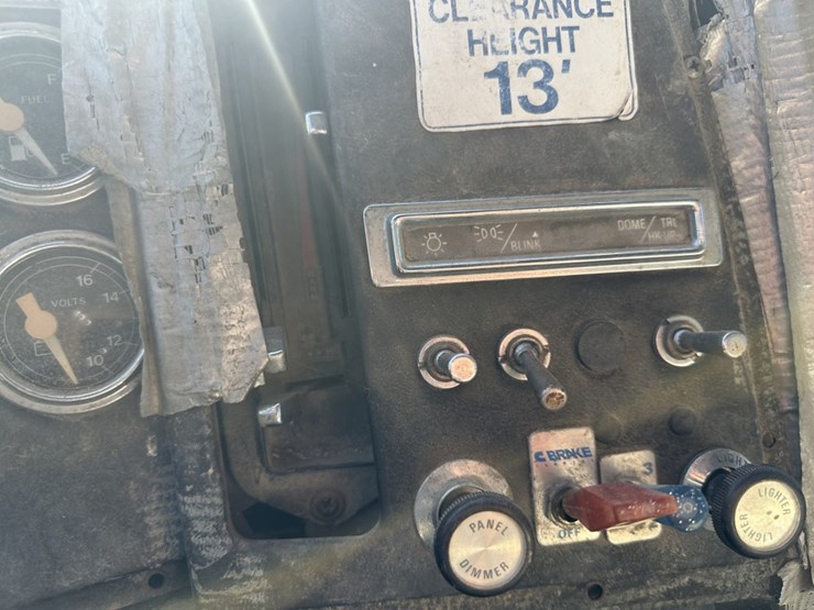 1990-ford-l9000-image-40