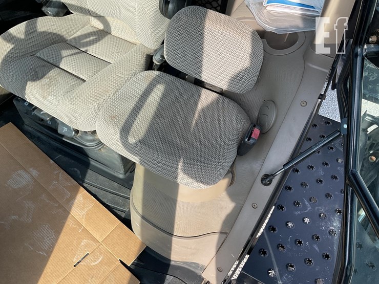 case-ih-patriot-3330-image-49