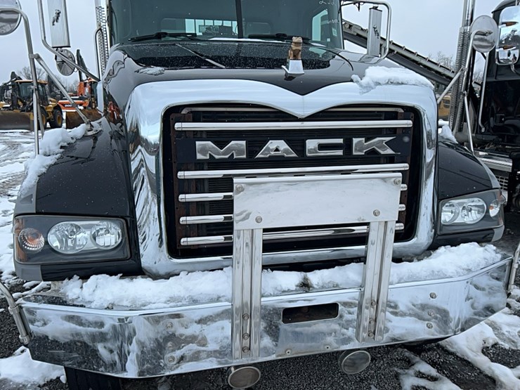 2012-mack-gu713-granite-truck-tractor-vn:1m1ax07yxcm011032-image-5