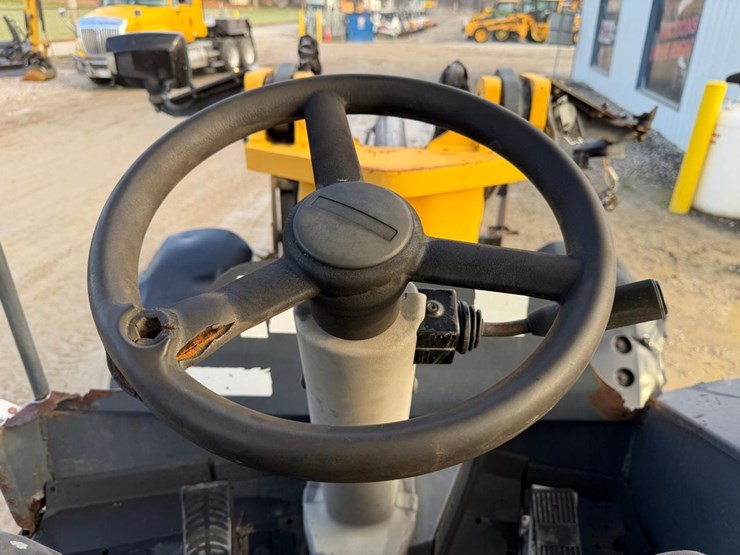 2014-deere-304k-image-25