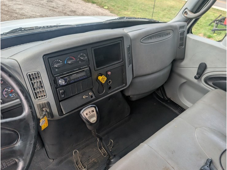 2005-international-durastar-4300-image-28