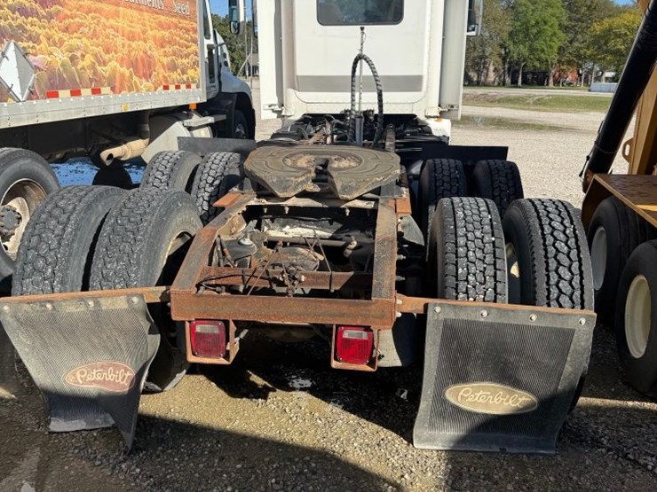 peterbilt-386-image-6