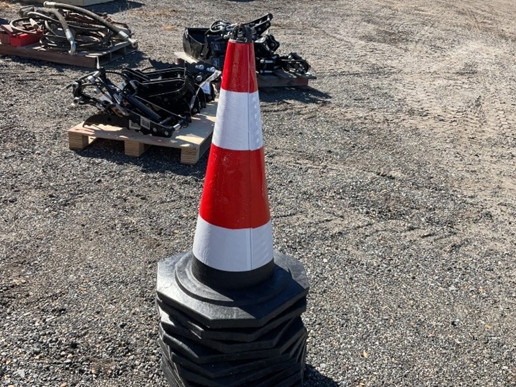 lot-of-safety-cones-(new)-image-1