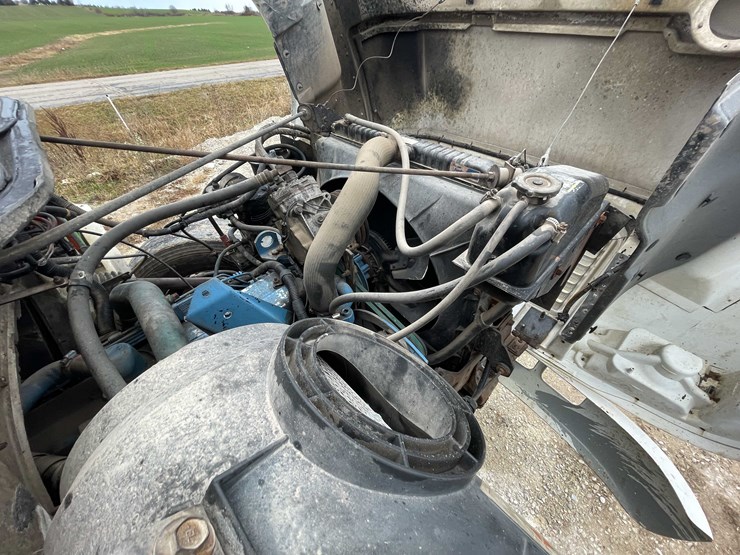 international-4900-image-84