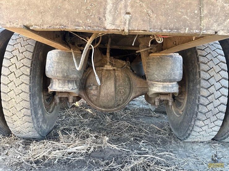 1988-peterbilt-377-image-24