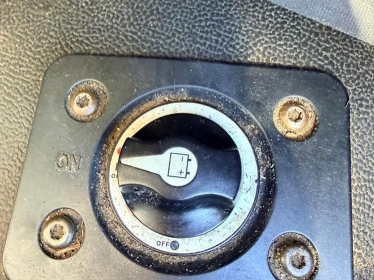 2015-freightliner-m2-106-image-16