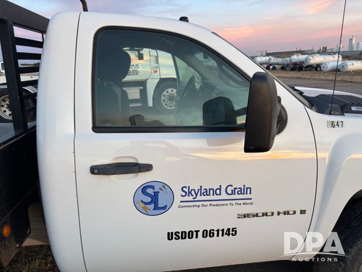 2009-chevrolet-3500hd-image-38