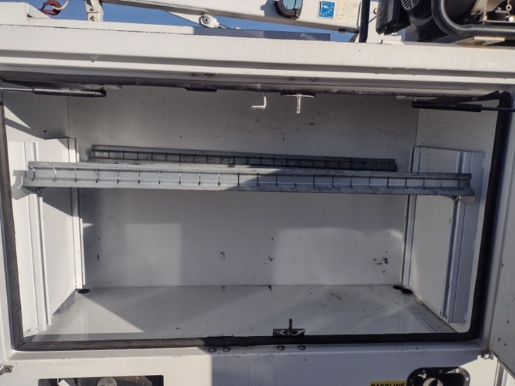 20-ford-f550-image-21