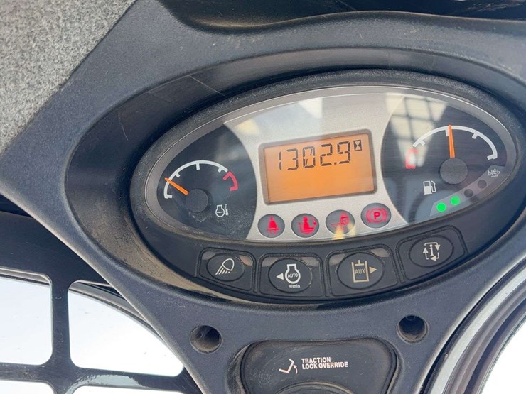 2021-bobcat-t870-image-34