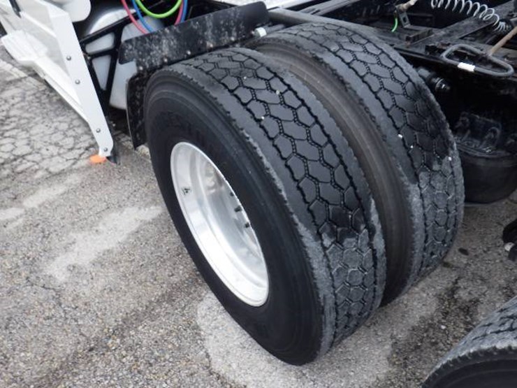 freightliner-cascadia-125-image-17