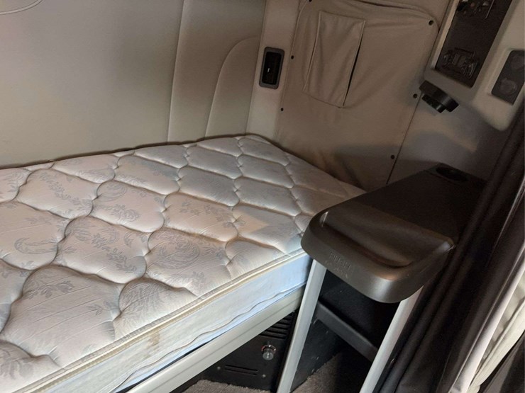 2019-peterbilt-579-image-63