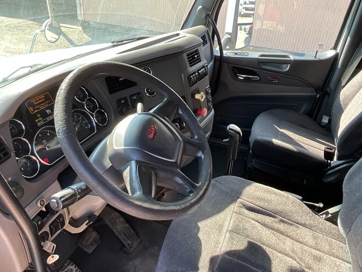 2014-peterbilt-579-image-21