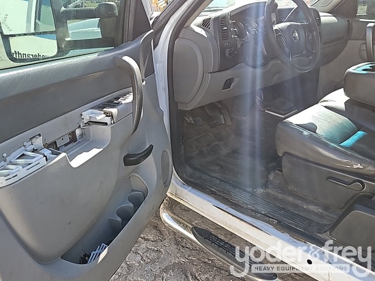 chevrolet-silverado-2500-image-26