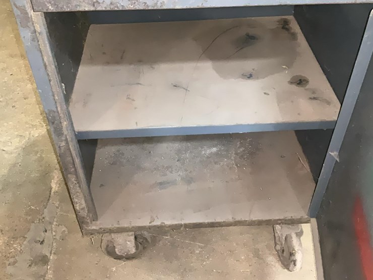 #572-•-metal-cabinet-image-6