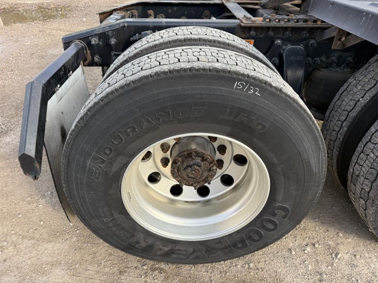 2019-freightliner-cascadia-125-image-12