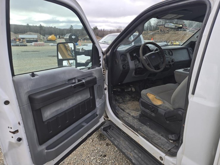 2011-ford-f350-image-31