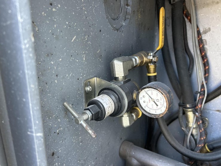 2017-peterbilt-337-image-32