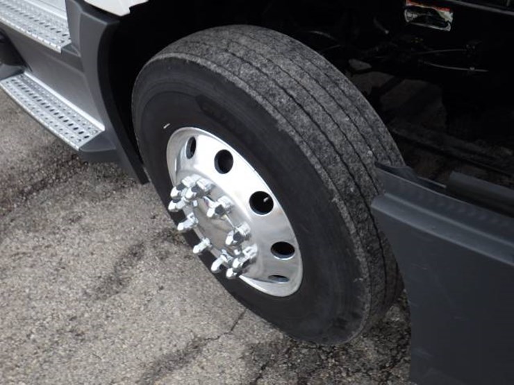 2022-freightliner-cascadia-126-image-29