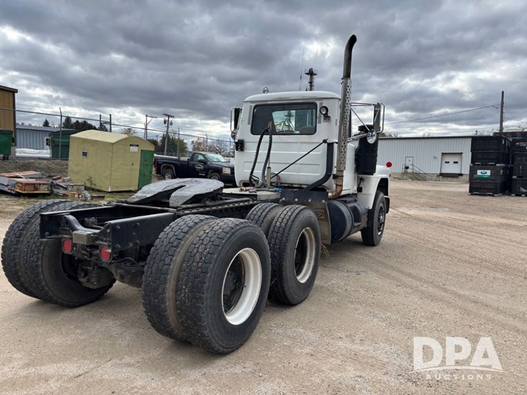 mack-r686st-image-14