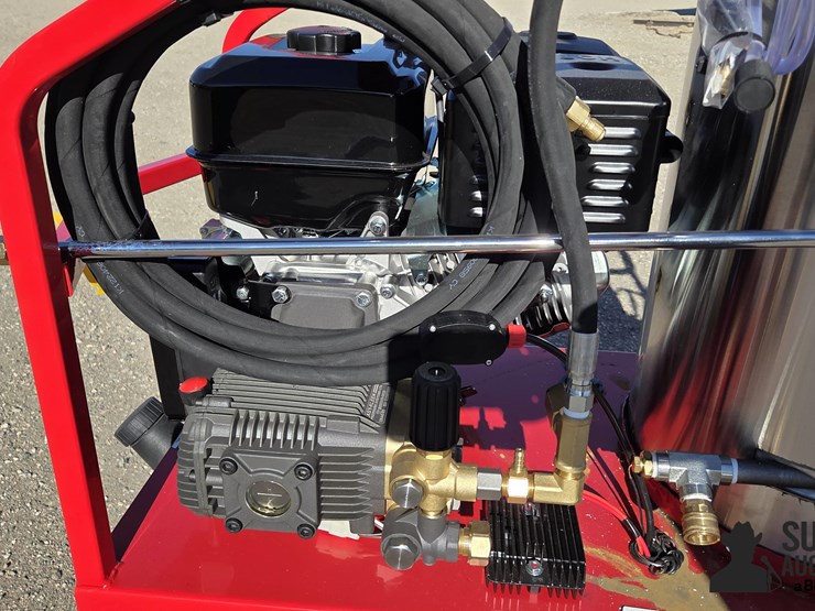 2025-magnum-4000-series-hot-water-pressure-washer-image-10