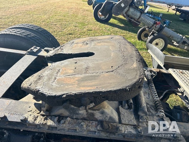 1996-freightliner-fld120-image-22