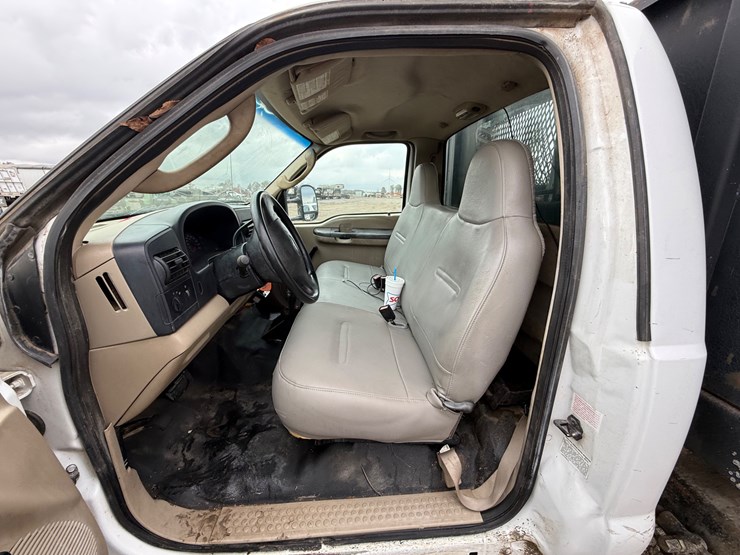 2005-ford-f350-image-25