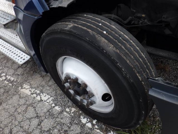 2020-freightliner-cascadia-126-image-25