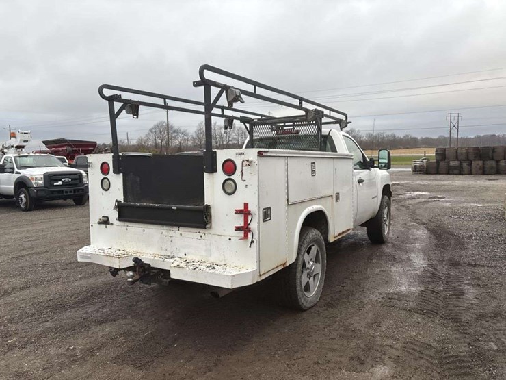 2012-chevrolet-silverado-2500-image-4