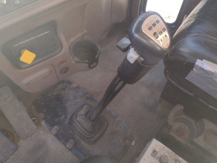 peterbilt-389-image-11