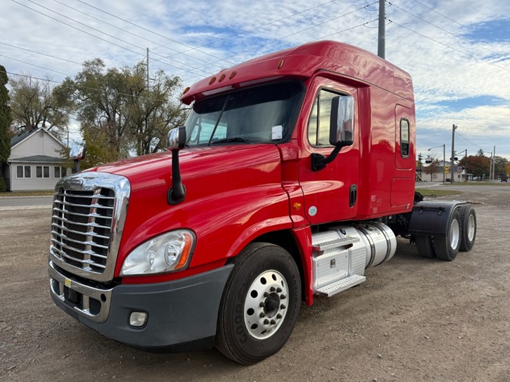 2019-freightliner-cascadia-125-image-1