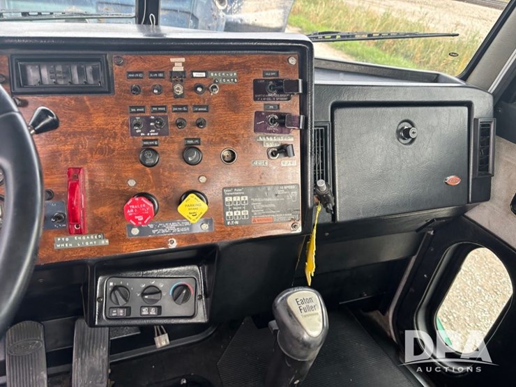 peterbilt-385-image-71