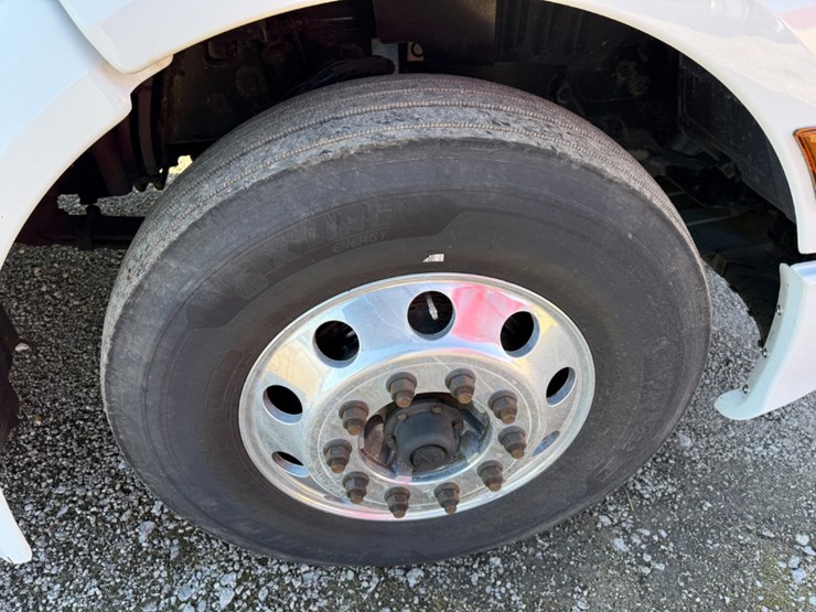 2015-peterbilt-579-image-13