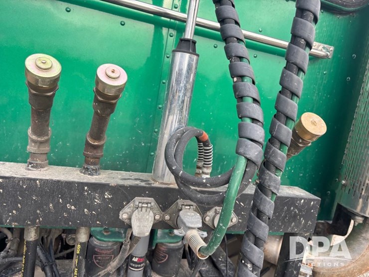 peterbilt-385-image-48