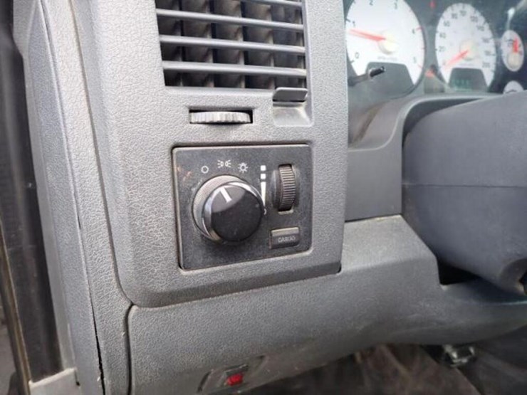 dodge-ram-3500-image-17