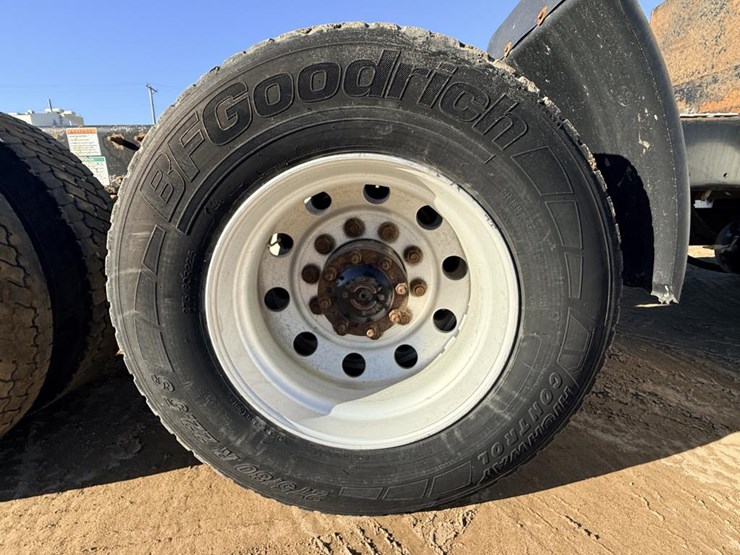 2007-freightliner-columbia-120-image-29